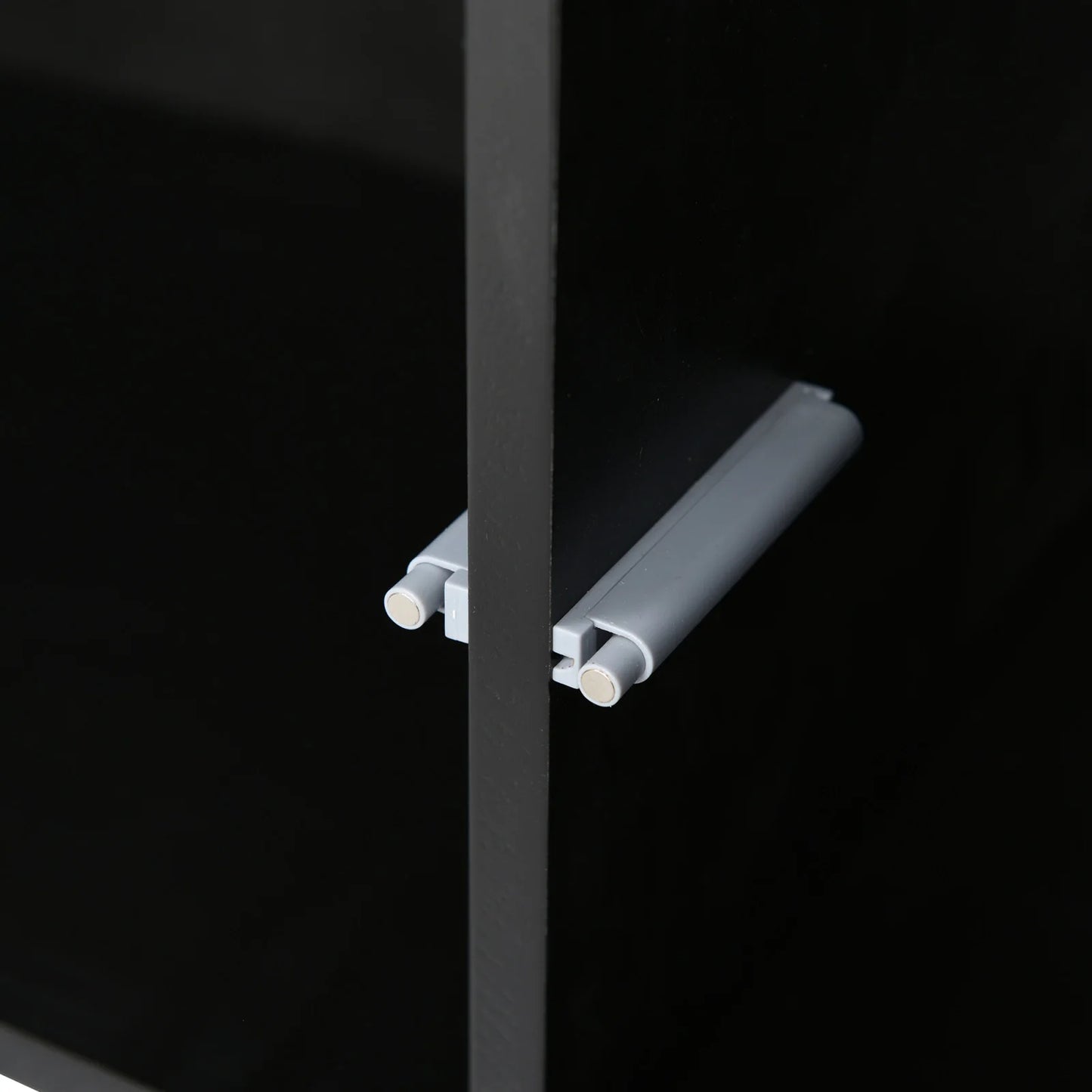 Moderner TV-Schrank mit 3 Fächern in Holzoptik, Glasböden und LED-Beleuchtung für Zuhause